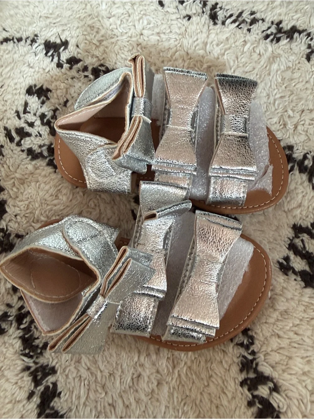 Kids Metallic Bow Sandals - Silver